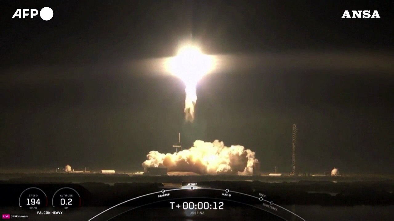 Spazio, lanciato il razzo Falcon Heavy di SpaceX con a bordo il misterioso drone X-37B