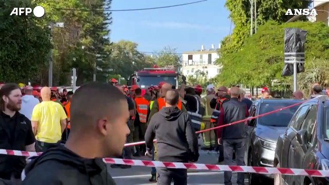 Israele, attacco a sud di Tel Aviv: danni a edifici e veicoli
