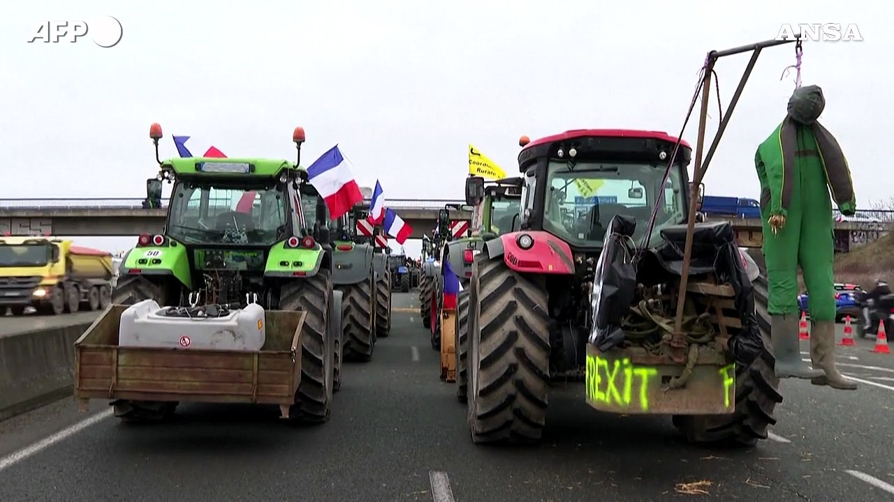 Protesta agricoltori, Francia: bloccata un'autostrada a 40 km da Parigi