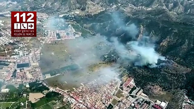 La UME va de camino al incendio de Los Garres (Murcia) que obliga a desalojos preventivos