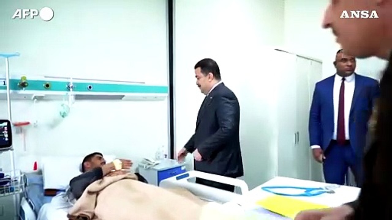 Baghdad, il primo ministro iracheno fa visita ai feriti dopo gli attacchi americani