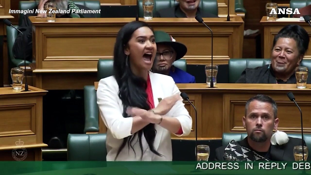 Nuova Zelanda, giovane deputata porta la Haka in Parlamento