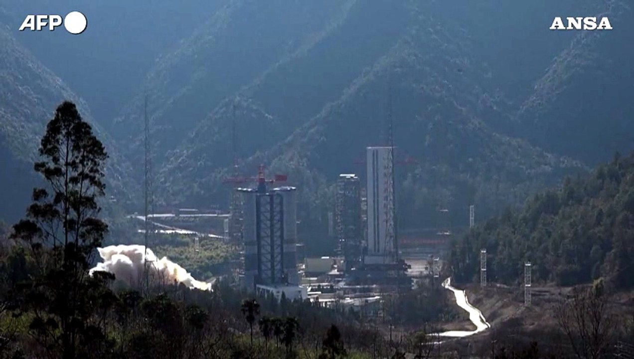 Cina, lanciato con successo il satellite Einstein Probe