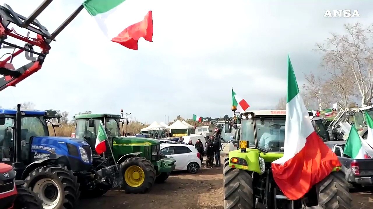Le ragioni degli agricoltori raccontate a bordo di un trattore