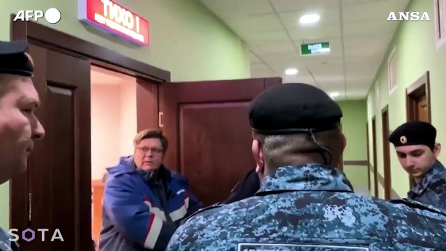 Russia, il tribunale incarcera un attivista per avere criticato l'esercito