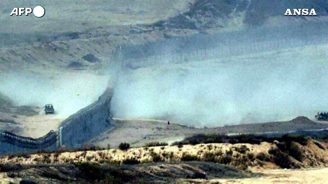 Carri armati israeliani attraversano il confine nel nord di Gaza