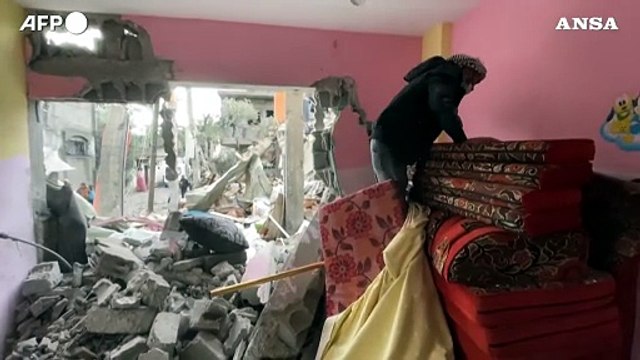 Striscia di Gaza, gli abitanti di Rafah fra le macerie delle loro case