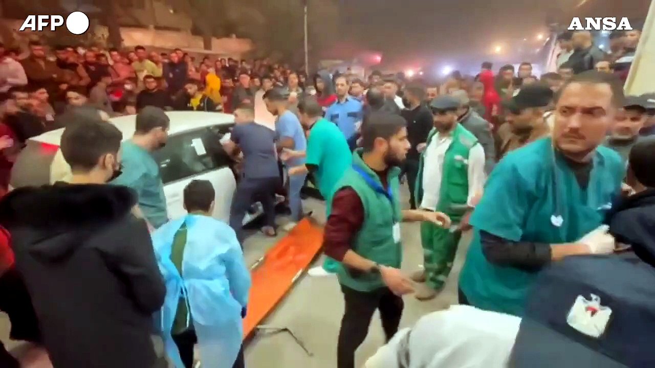 Gaza, feriti arrivano senza sosta all'ospedale di Khan Yunis