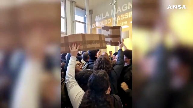 Protesta degli studenti, salta un dibattito alla Federico II di Napoli