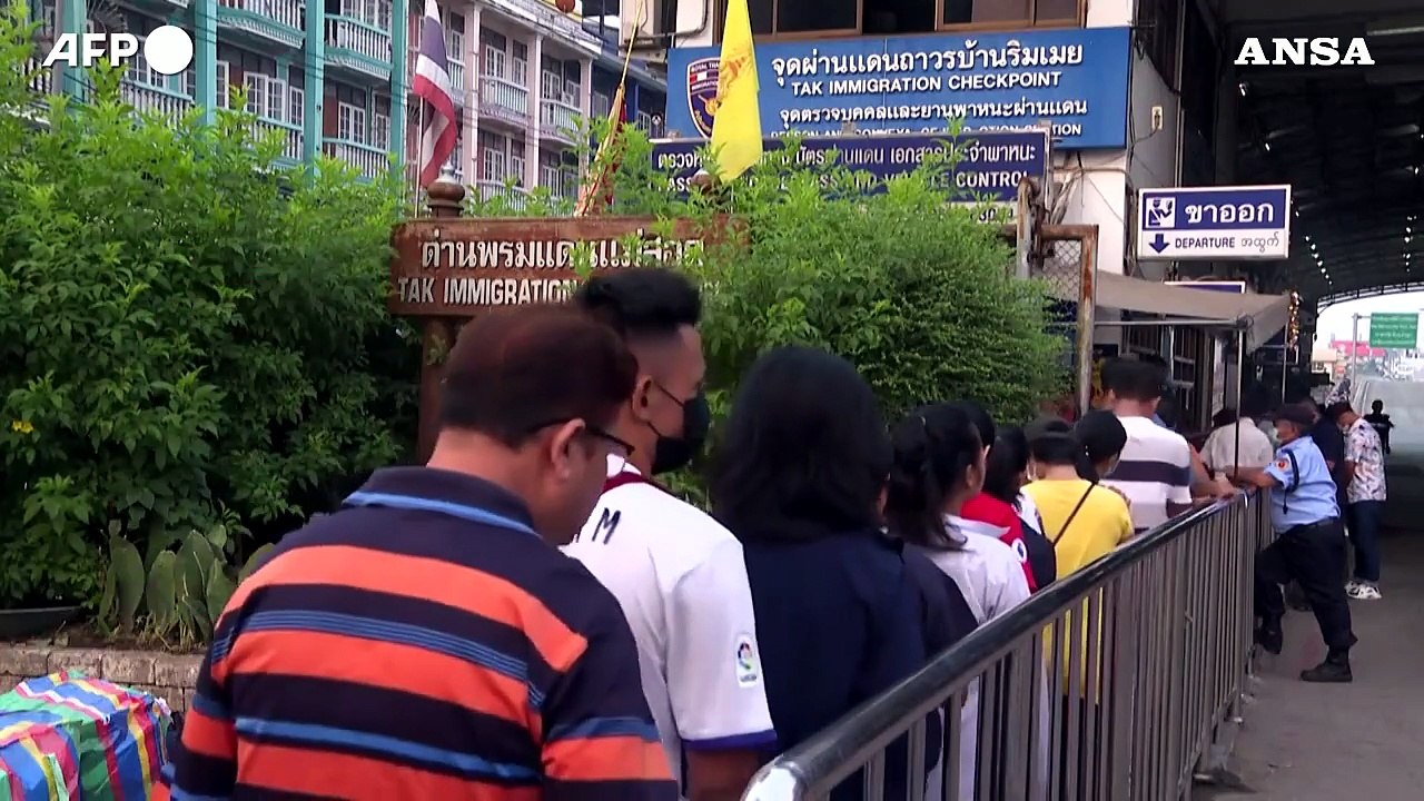 Birmani rientrano in Myanmar dopo giorni di scontri tra la giunta e un gruppo etnico armato
