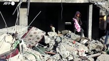 Gaza, bombardamenti notturni su Rafah: la conta dei danni tra le macerie