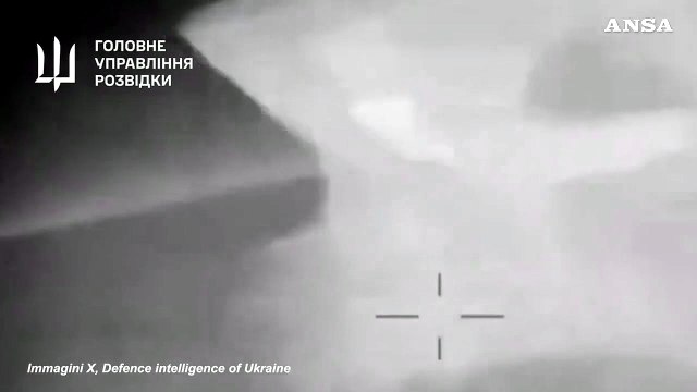 Due droni marini ucraini colpiscono il pattugliatore russo Sergiy Kotov nelle acque della Crimea