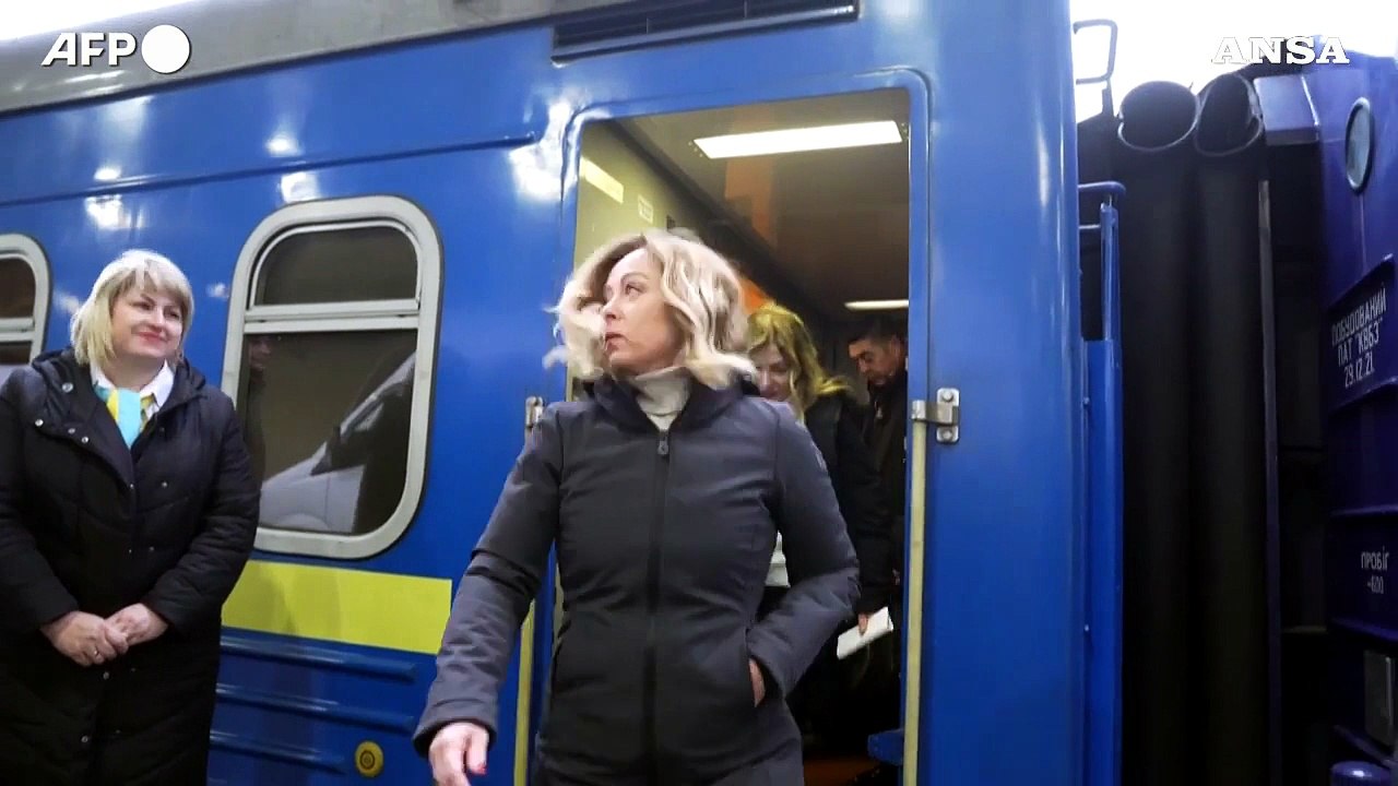 Meloni porta il G7 a Kiev:  "Difenderemo la nostra casa"