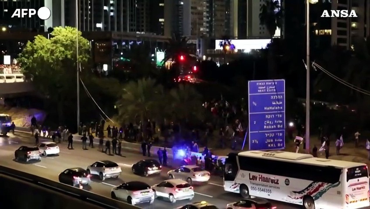 Israele, Tel Aviv tra la rabbia contro Netanyahu e il dolore per gli ostaggi