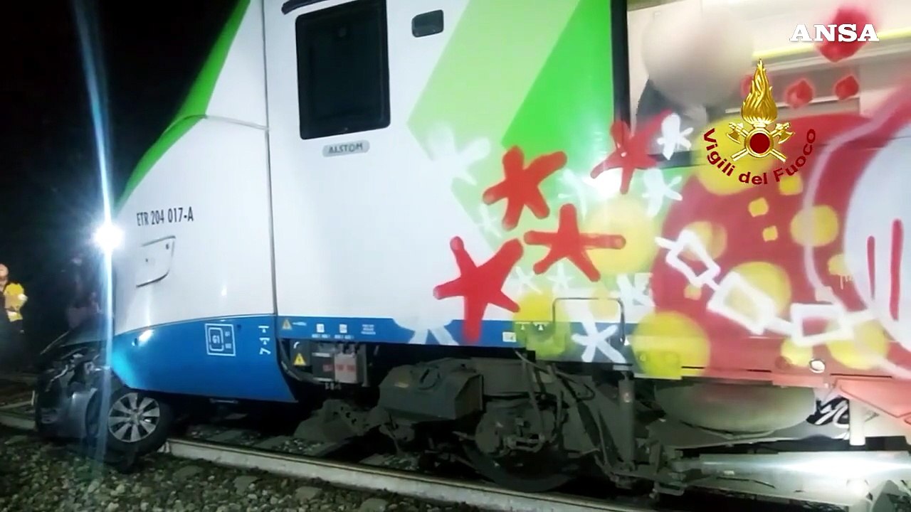 Brescia, treno travolge un'auto. Morta una donna