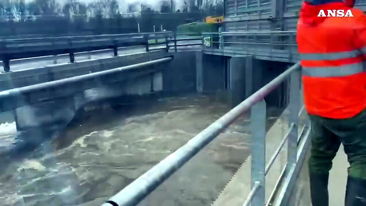 A Milano aperta la vasca per evitare l'esondazione del Seveso