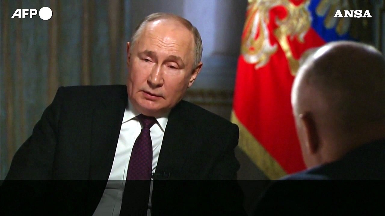 Putin: "Armi nucleari previste solo se minacciata l'esistenza della Russia"