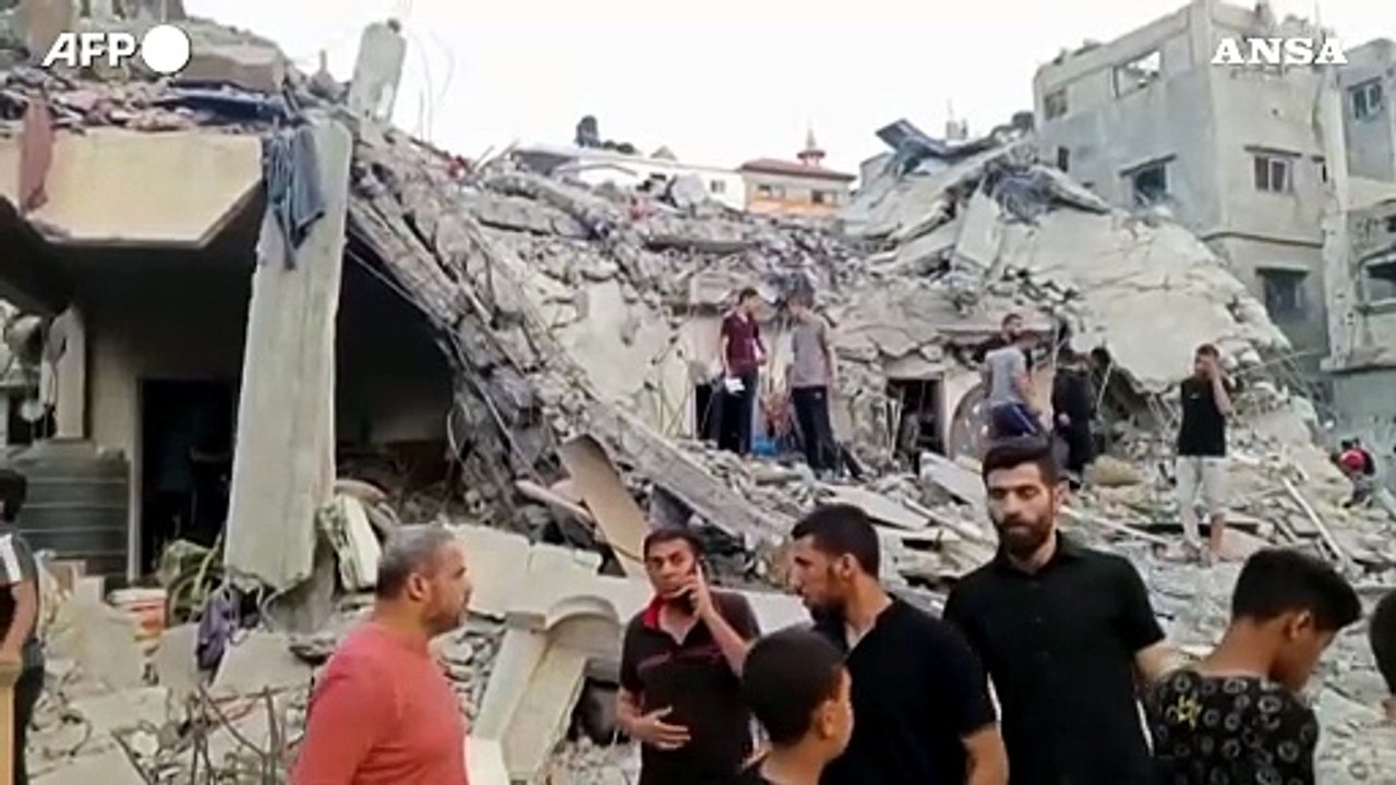 Gaza, macerie a Deir El-Balah dopo l'ennesimo attacco israeliano