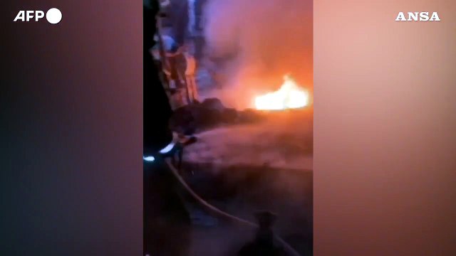 Ondata di attacchi russi in Ucraina, colpita una centrale elettrica