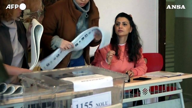 Turchia al voto, aperti i seggi per le elezioni legislative