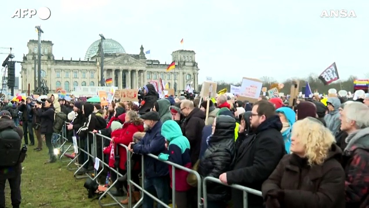 Germania, a Berlino si scende ancora in piazza contro l'estrema destra