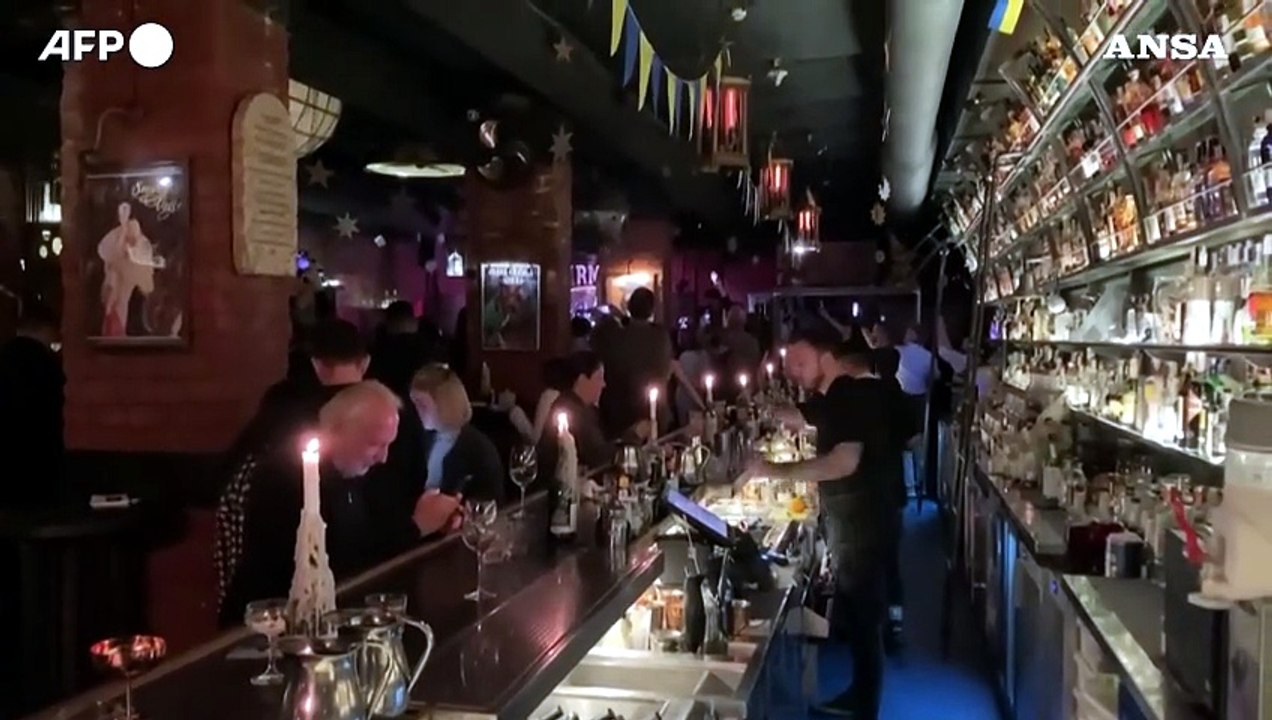 Blinken in Ucraina, serata in un locale a Kiev suonando Neil Young