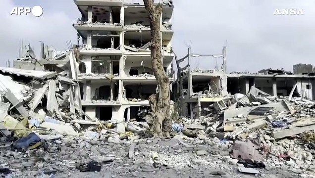 Gaza, gli abitanti di Khan Yunis fra le macerie degli edifici