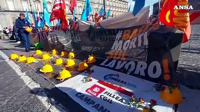Morti sul lavoro, a Napoli presidio di Cgil e Uil in piazza Plebiscito