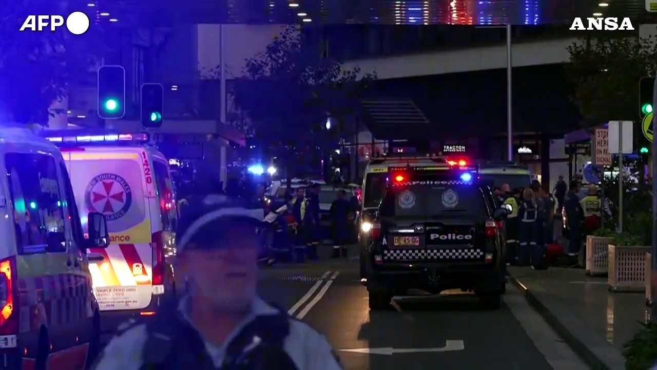 Attacco in un centro commerciale a Sydney, persone accoltellate: diversi morti