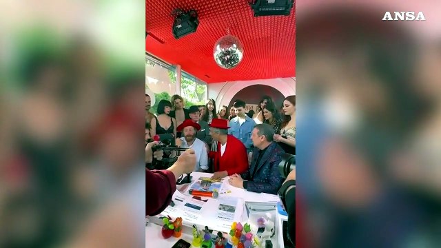 Fiorello chiude Viva Rai2!: Grazie a mia moglie