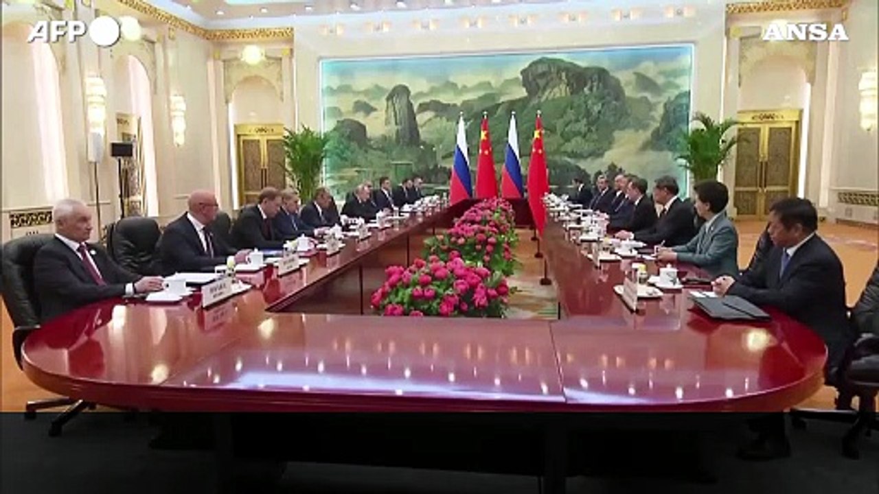 Putin a Xi: "Le relazioni Russia-Cina stabilizzano il mondo"