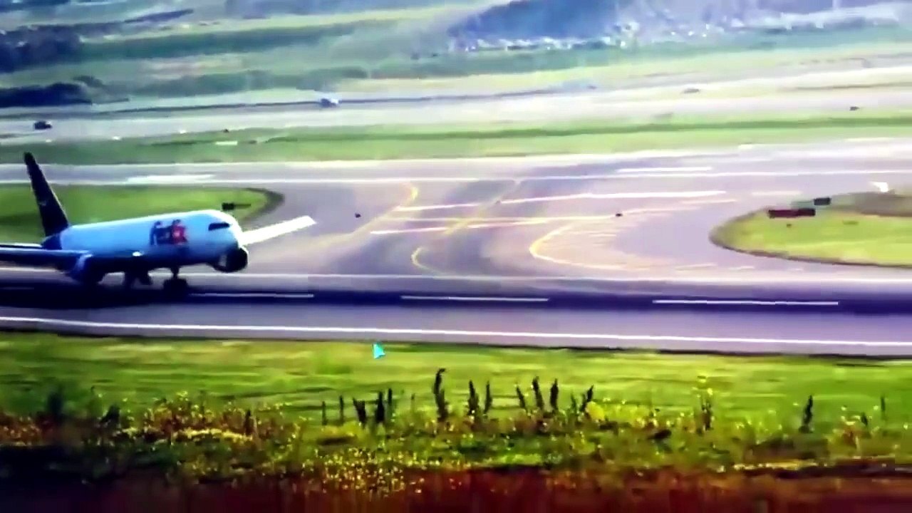 Incidente All'aeroporto Di Istanbul- Il Carrello Di Prua Non Si Apre E La Fusoliera Tocca Terra