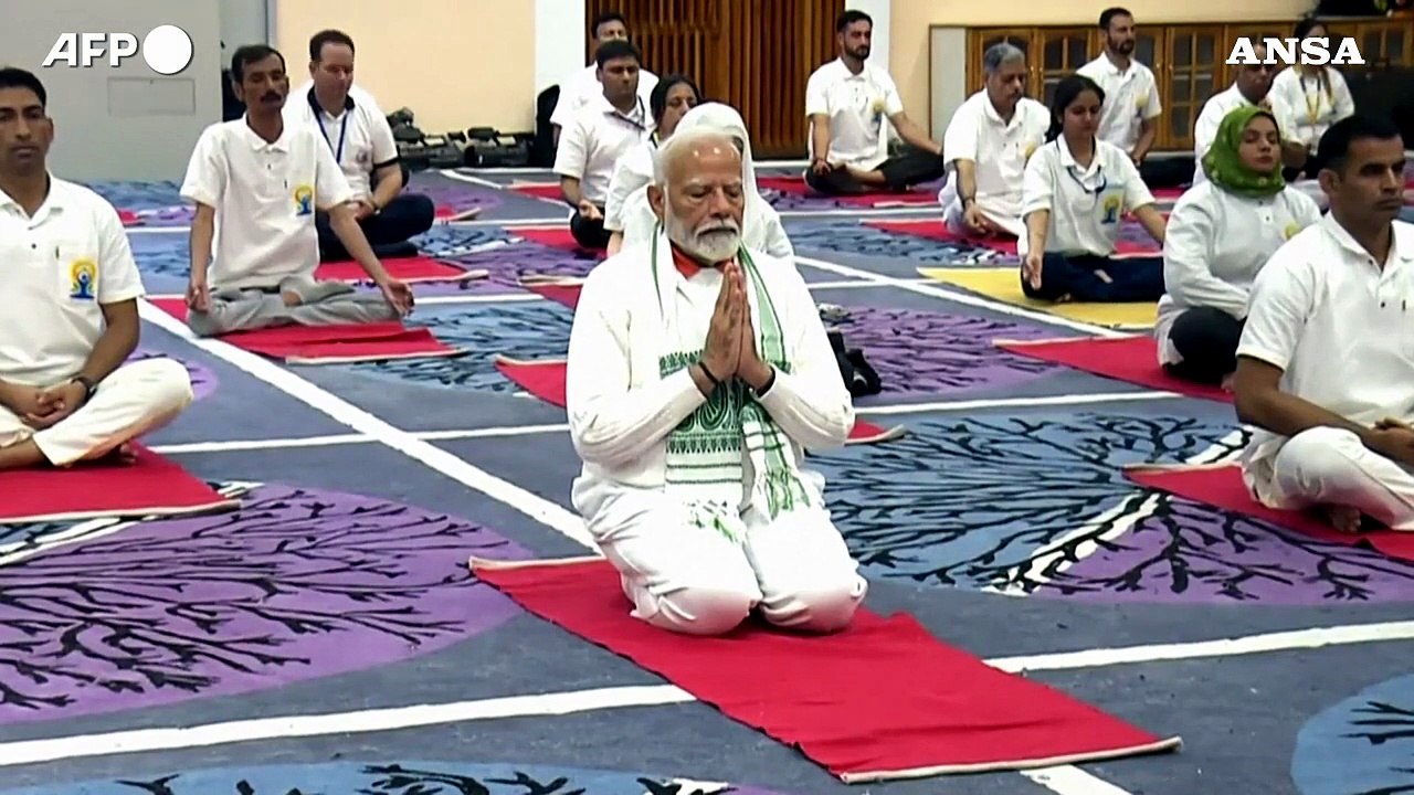 India, il premier Modi celebra lo Yoga Day in Kashmir