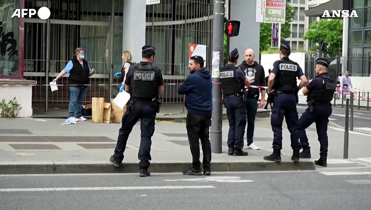 Attacco con coltello in metro a Lione, quattro feriti