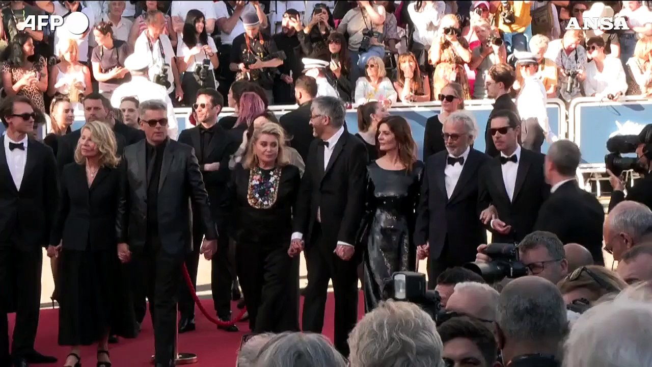 Cannes, Deneuve e Chiara Mastroianni sul red carpet per "Marcello mio"