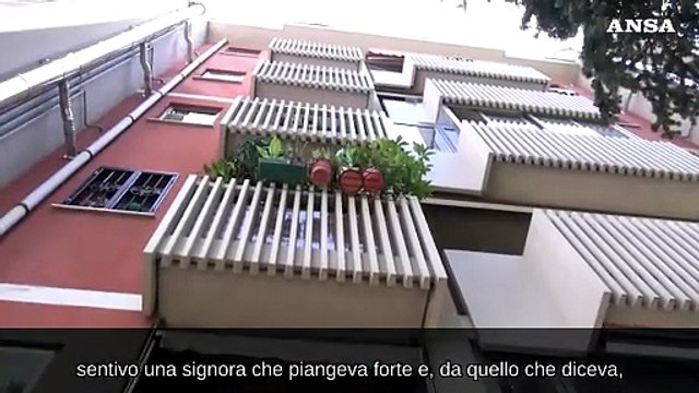 Si butta dal tetto con il figlio, la testimonianza dei vicini
