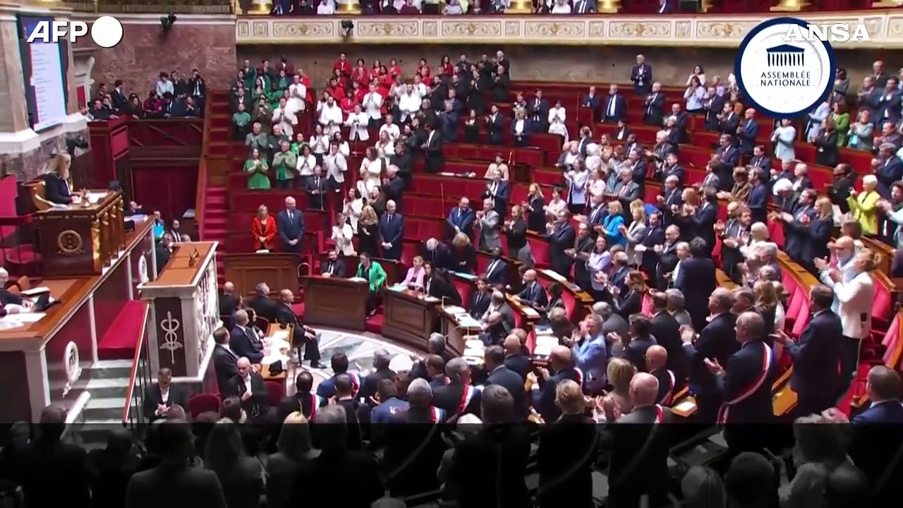 Francia, in Parlamento sventola di nuovo una bandiera palestinese