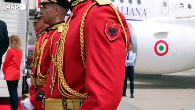 Meloni e Piantedosi in Albania nei due futuri siti per migranti