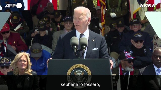 Biden rende omaggio agli eroi del D-Day