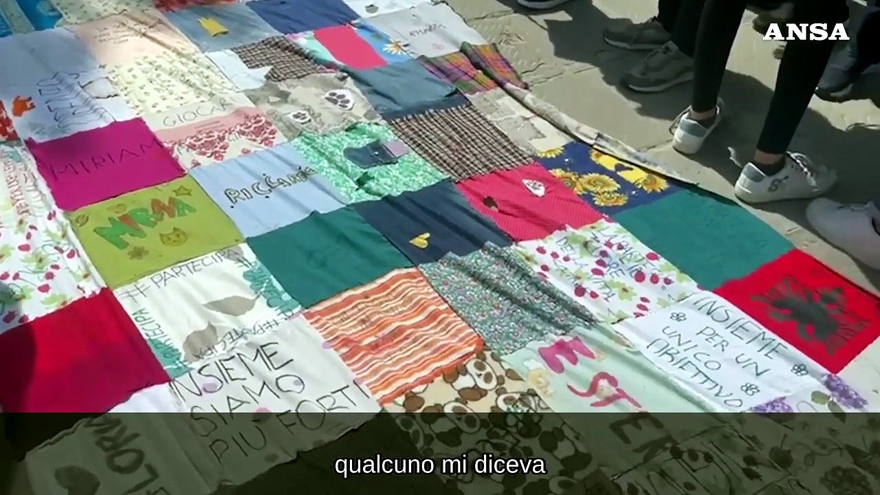 Una maxi-tovaglia a Trieste per mangiare tutti insieme