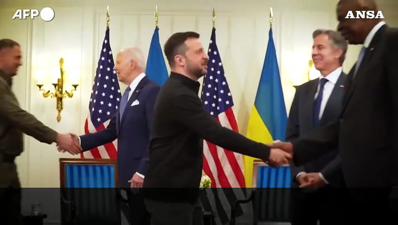 Biden annuncia altri 225 milioni di dollari a Zelensky per l'Ucraina