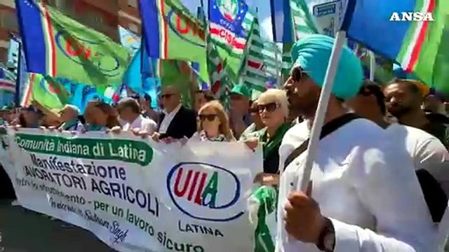 Latina, i braccianti indiani in strada contro caporalato e sfruttamento