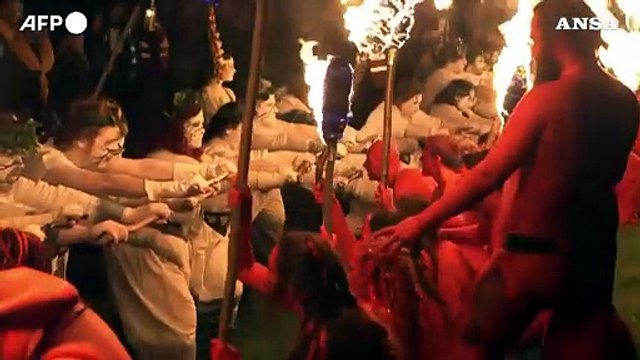 Il tradizionale festival celtico di Beltane segna l'inizio dell'estate in Scozia