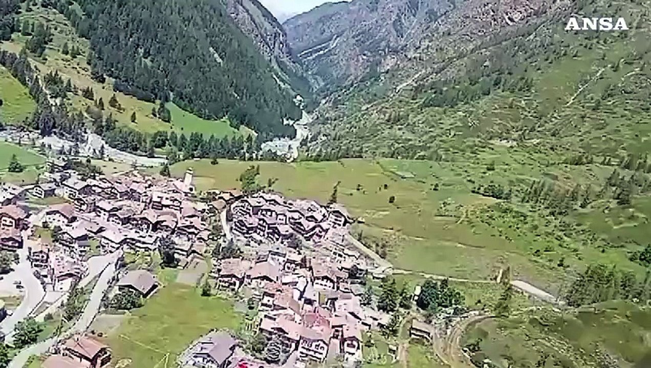 Maltempo, la strada di Cogne distrutta dal torrente