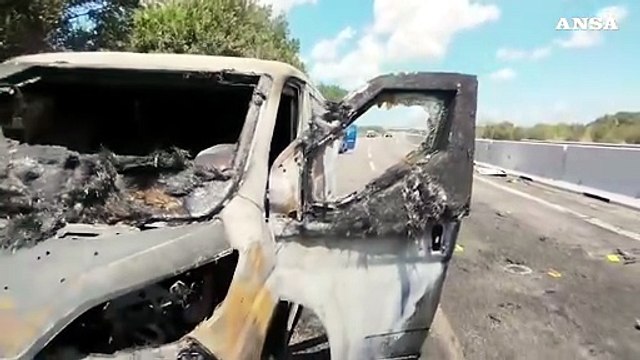 Assalto a un portavalori nel Brindisino, spari e auto in fiamme