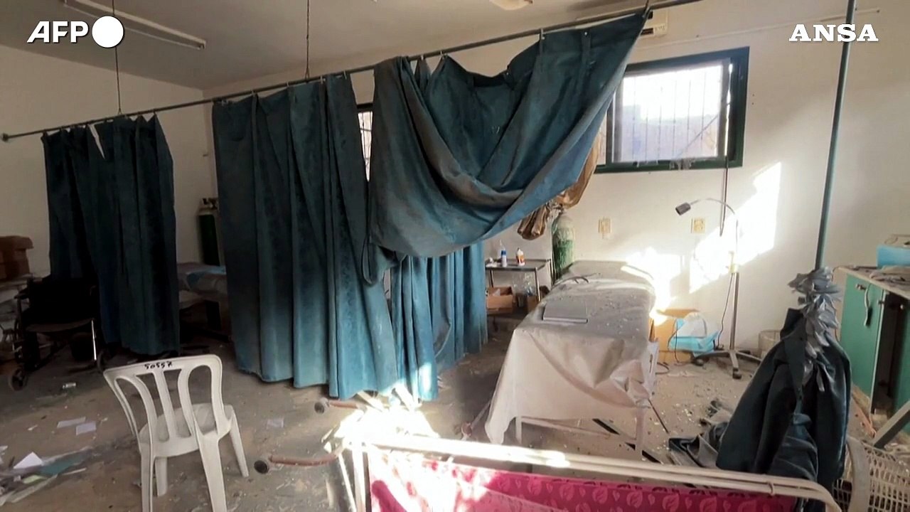 Gaza, le macerie dopo il raid notturno israeliano a Maghazi