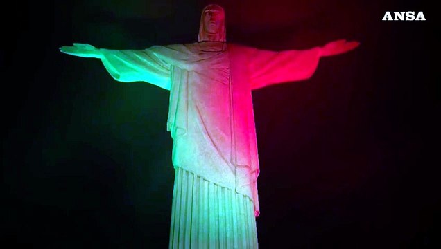 Mattarella a Rio, il Cristo redentore illuminato col tricolore