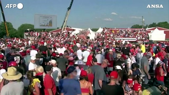 Attentato Trump, i sostenitori vengono fatti allontanare dalle forze di sicurezza
