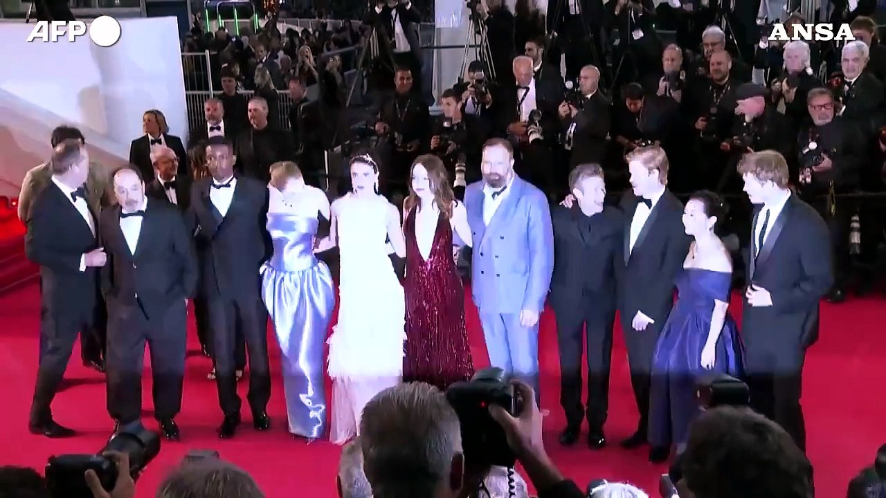 Cannes, le star del cinema mondiale sul red carpet del Festival