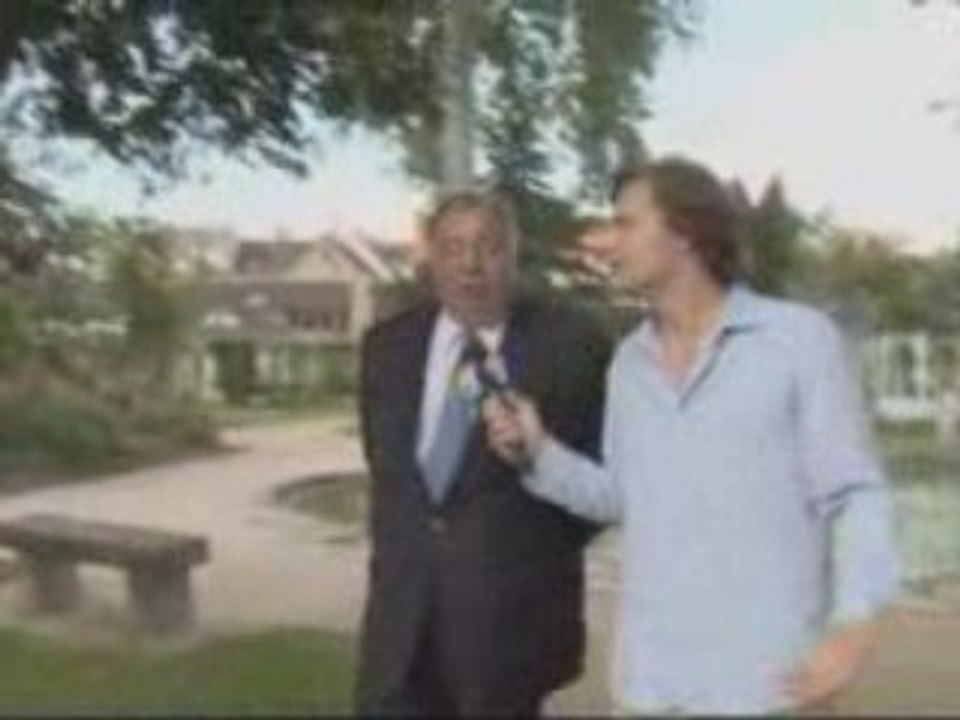 IDF1 - Gaël à Rambouillet - Gérard Larcher maire